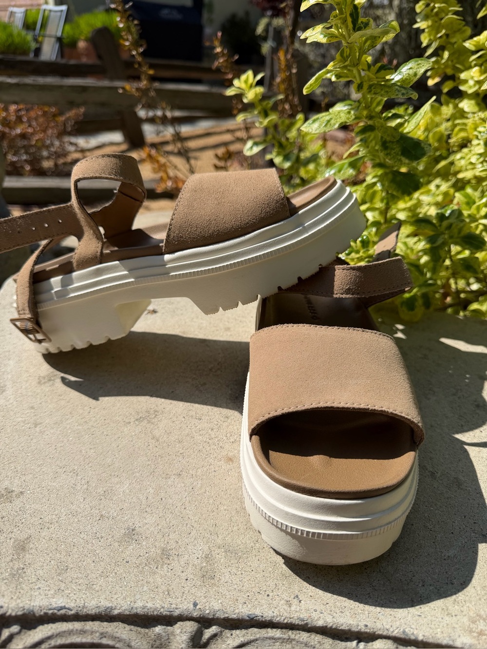 Converse Chuck Taylor Lugged Heel Sandals : worn once !